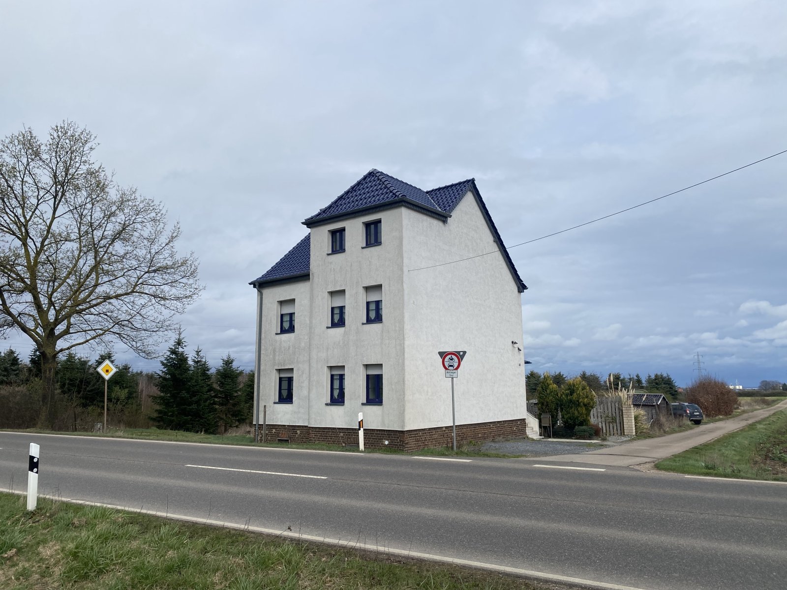 Ländliche Ruhe trifft Wohnkomfort – Einfamilienhaus mit viel Potenzial 